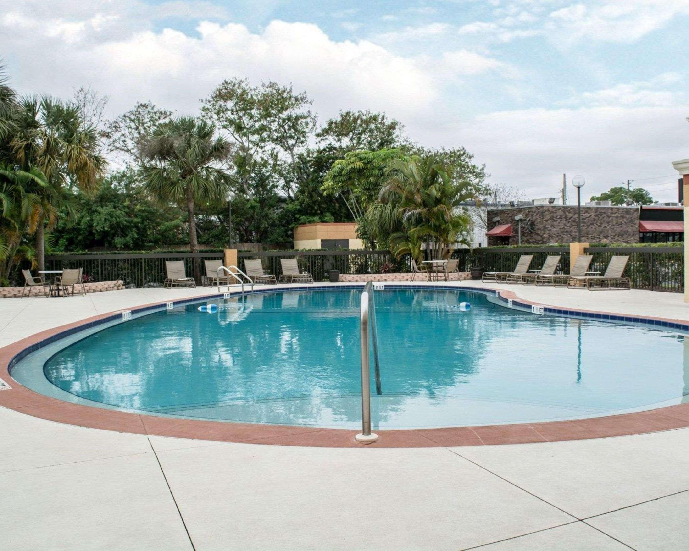 Hotel Comfort & St Pete - International Airport 2*
