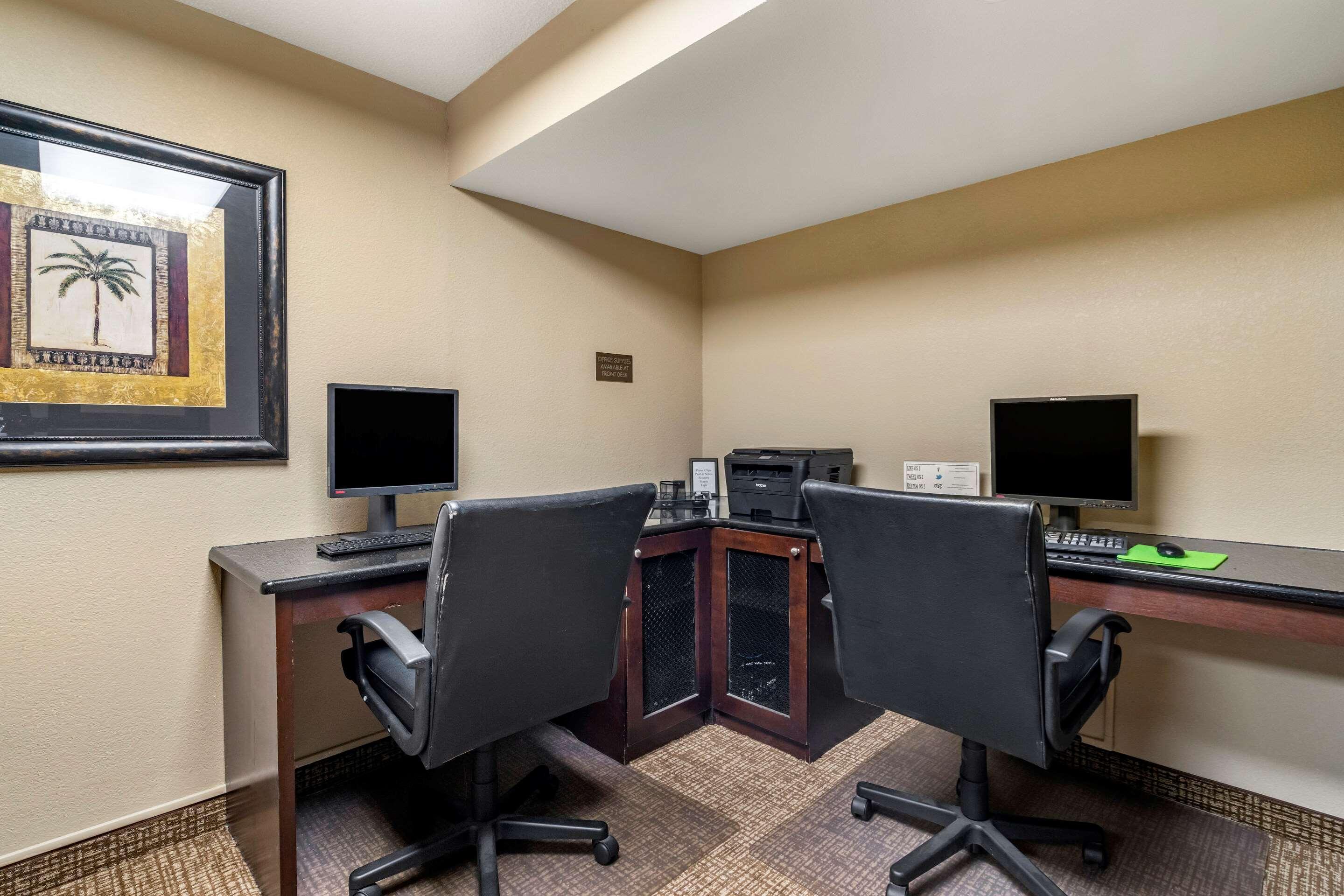 Hotel Comfort & St Pete - International Airport 2*
