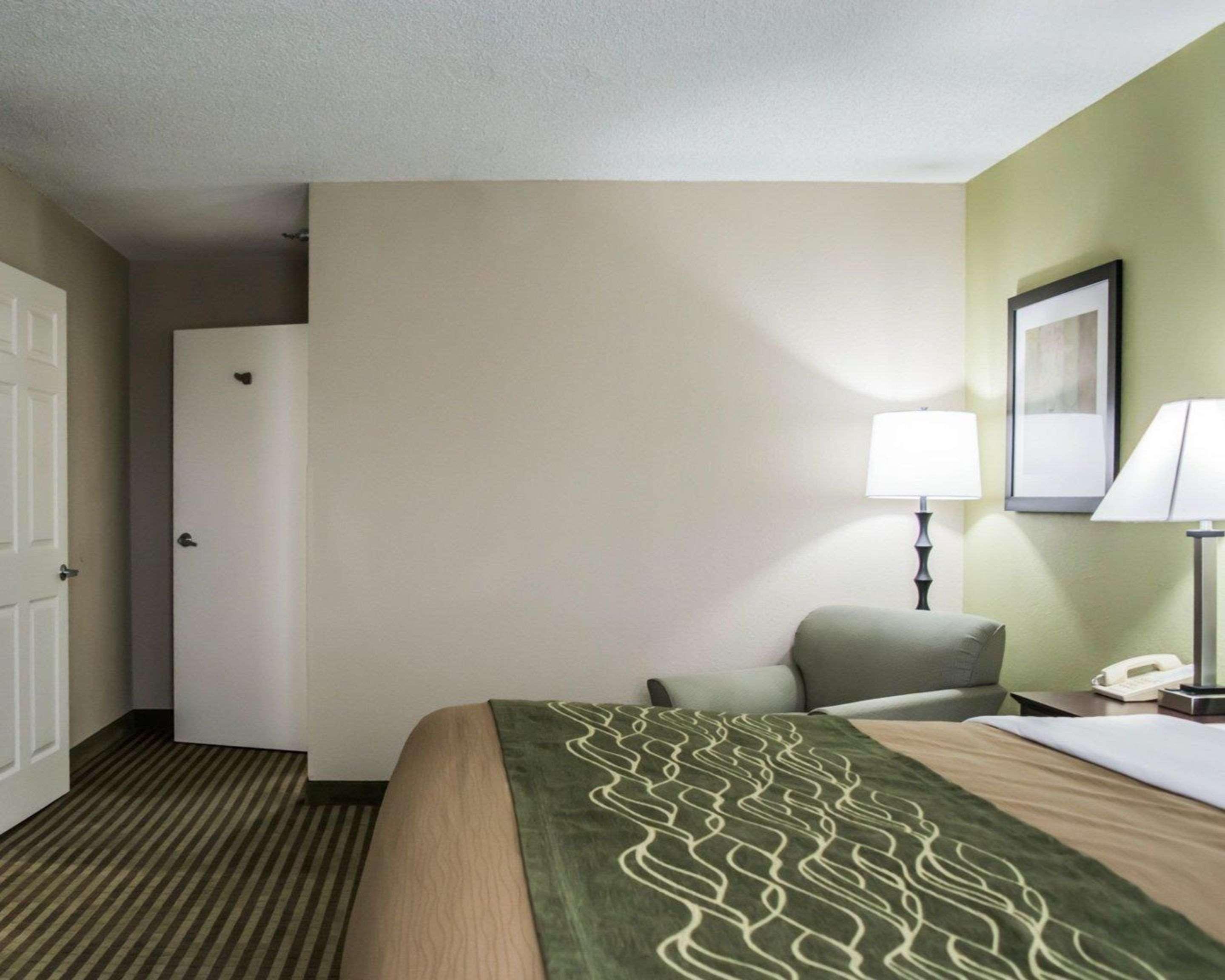 Comfort & St Pete - International Airport 2*