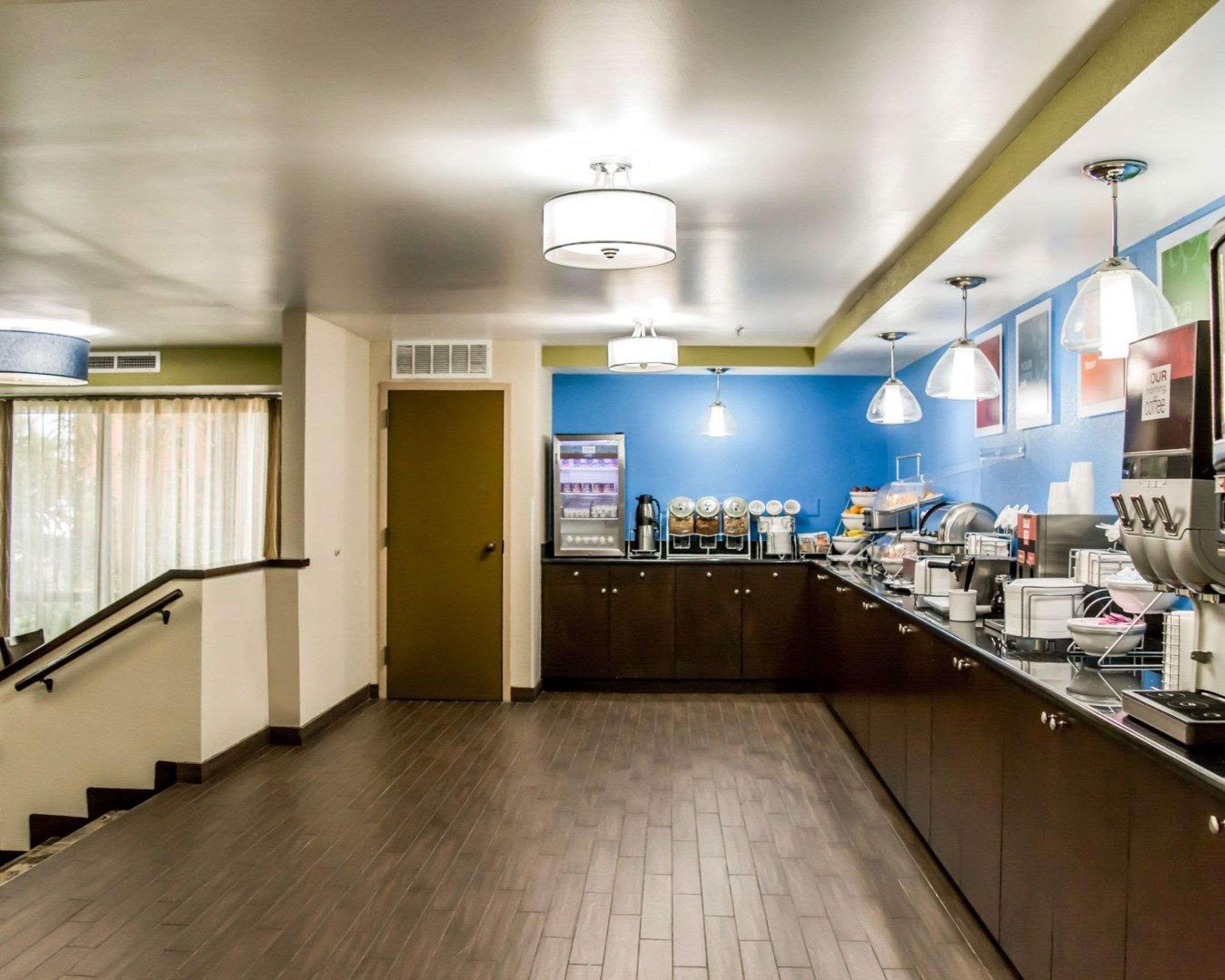 Comfort & St Pete - International Airport