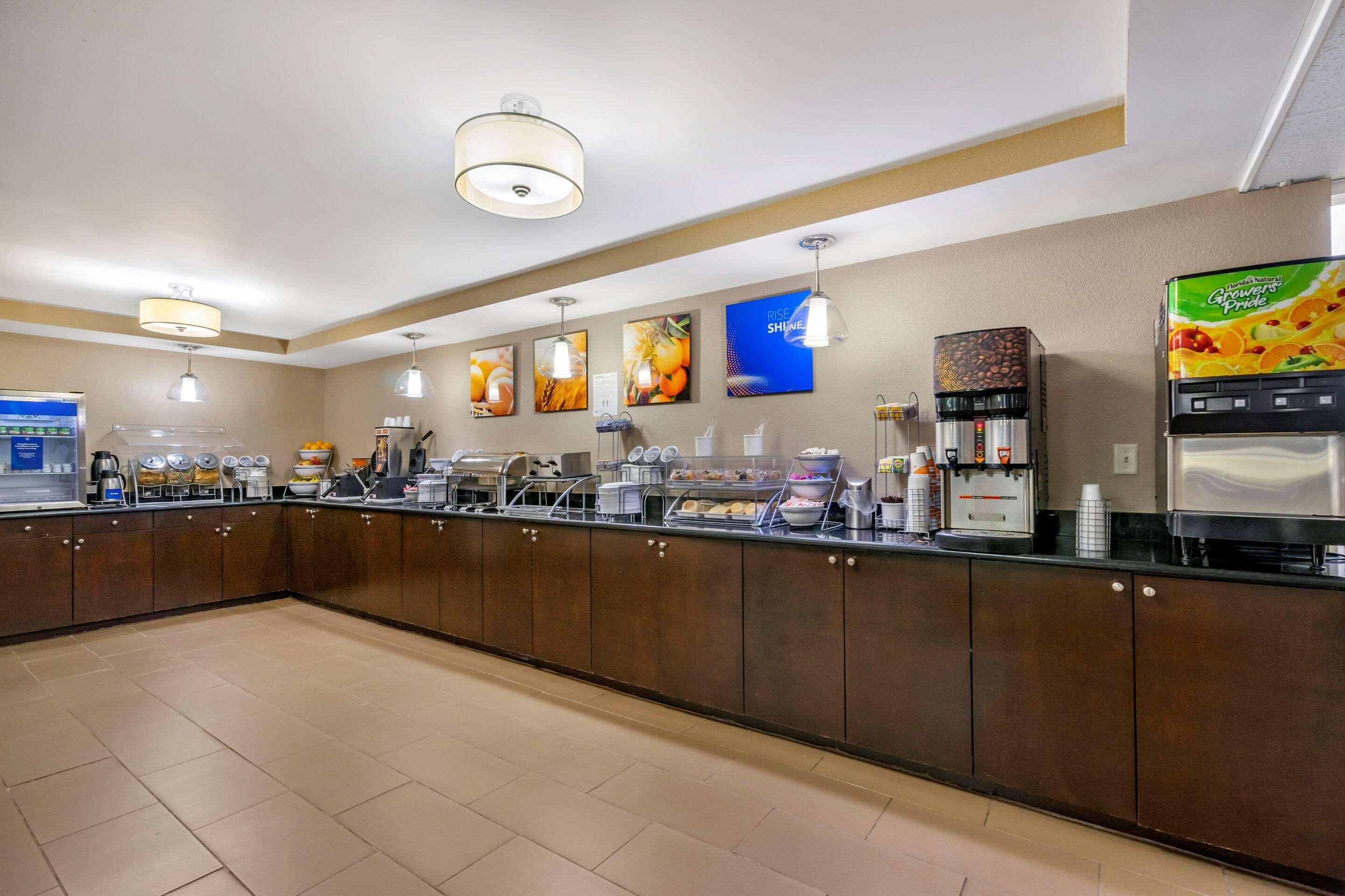 Comfort & St Pete - International Airport 2*