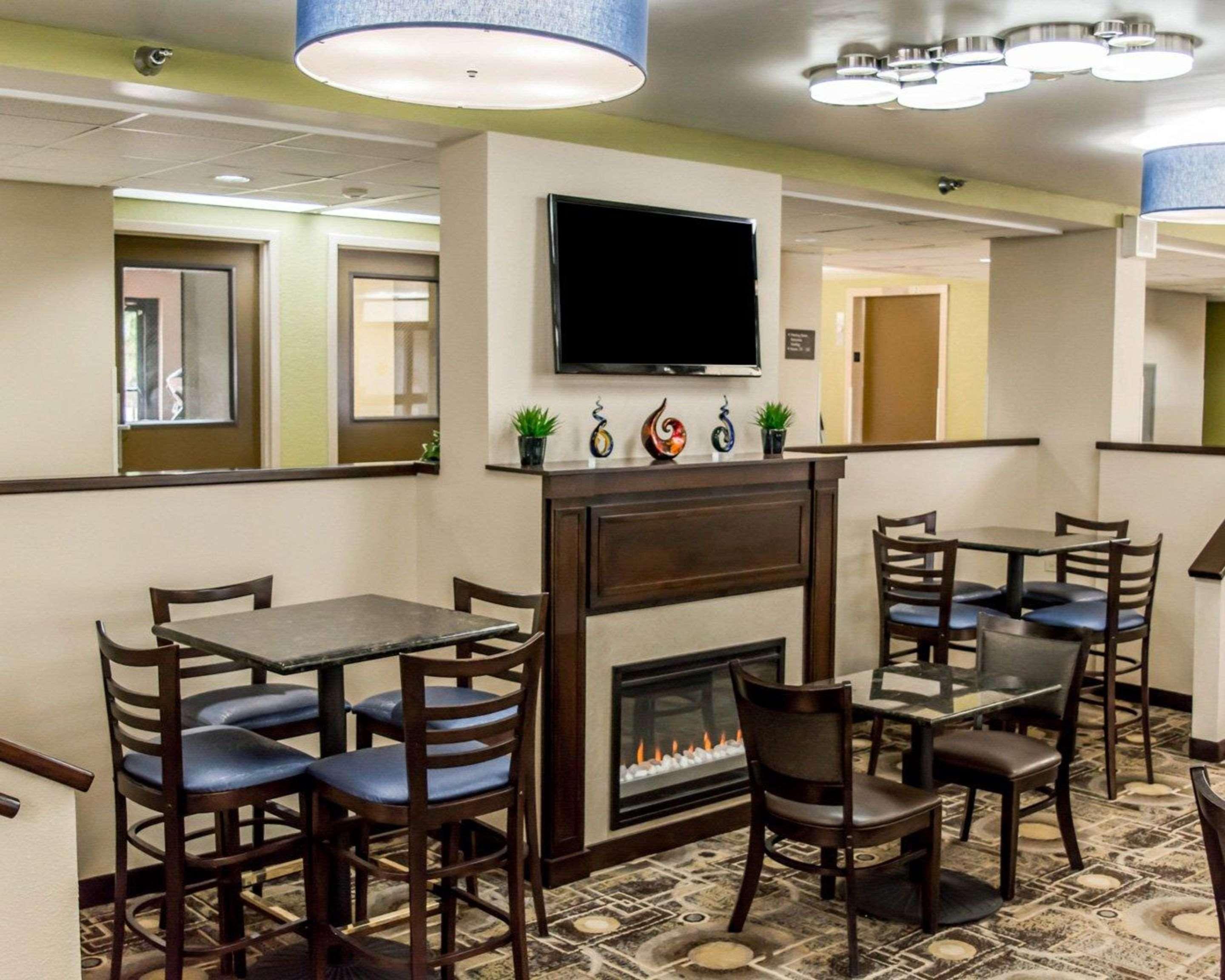 Hotel Comfort & St Pete - International Airport 2*