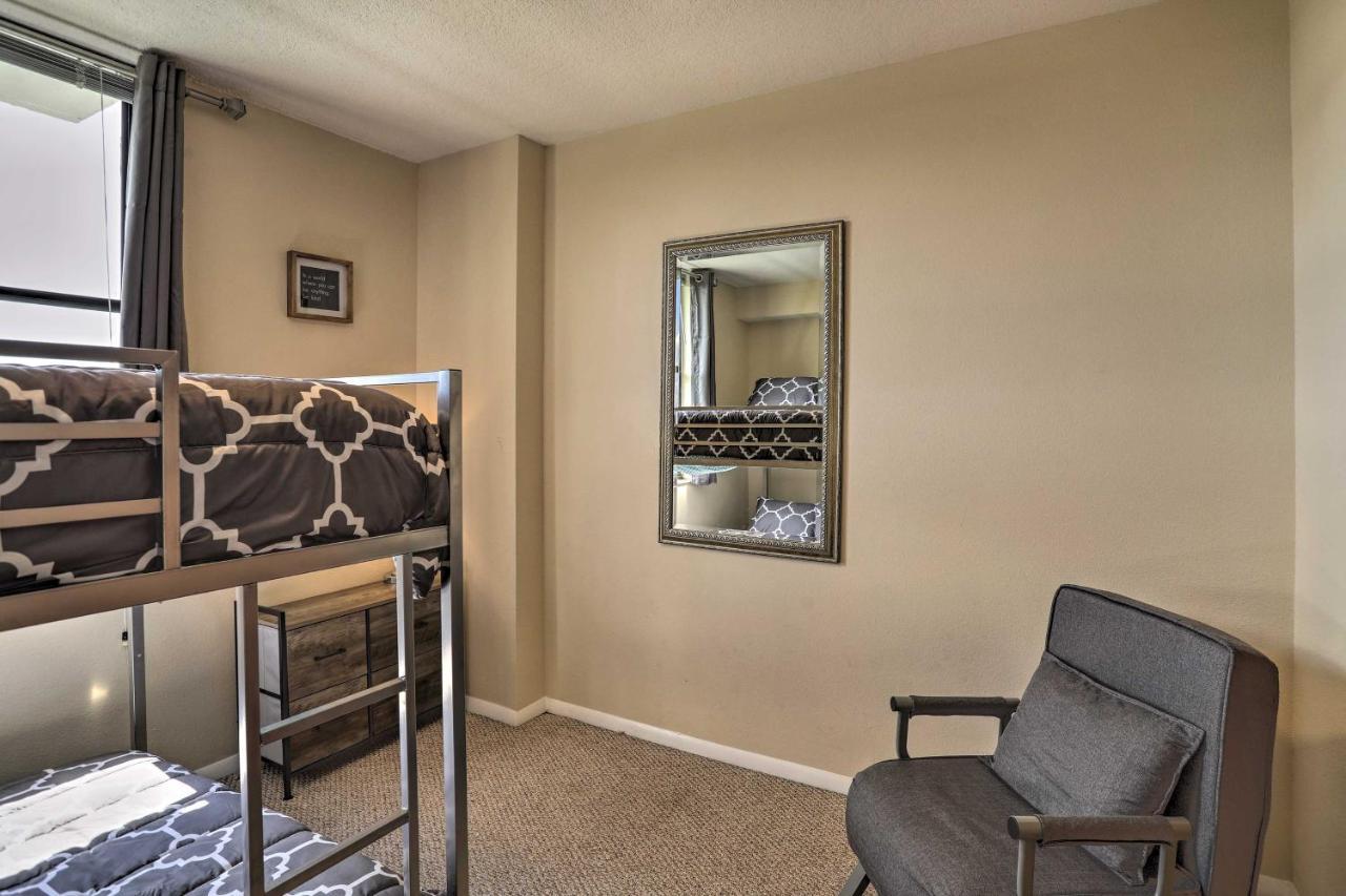Convenient Less Than 4 Mi To Beach! Apartment