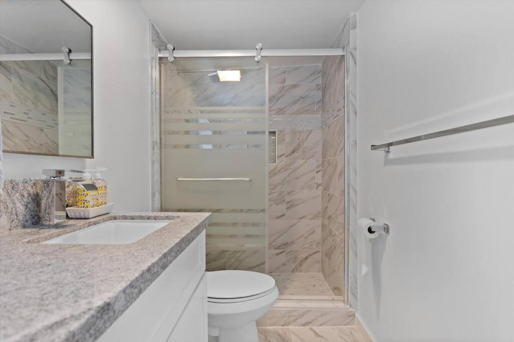 Cozy 3br In Downtown Location Apartment