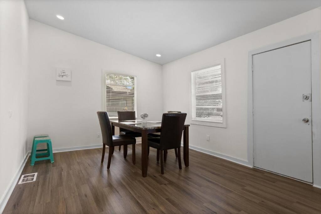 Cozy 3br In Downtown Location Apartment