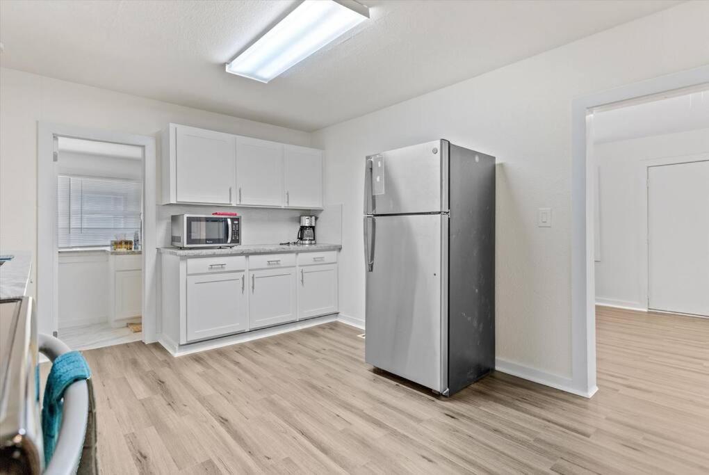 Apartment Cozy 3br In Downtown Location *