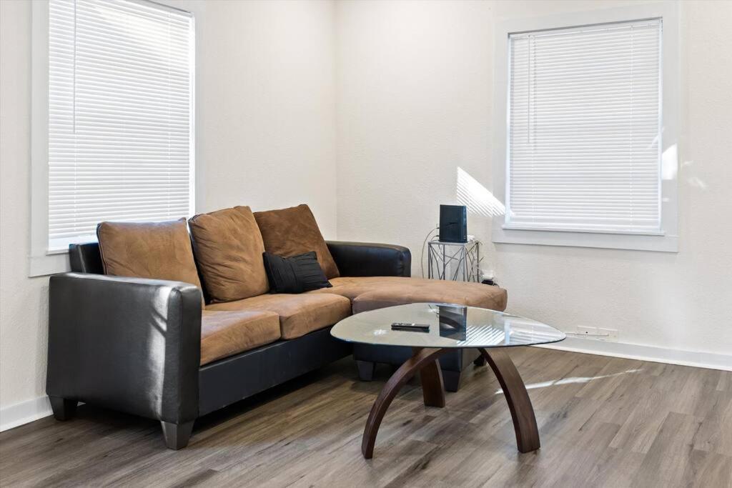 Cozy 3br In Downtown Location