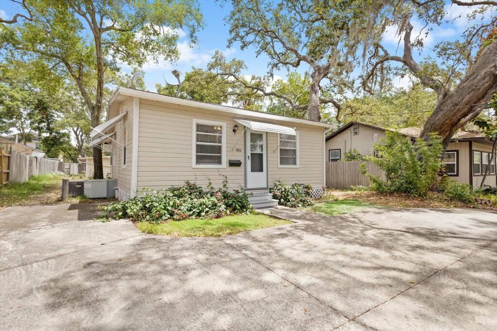 Apartment Cozy 3br In Downtown Location *