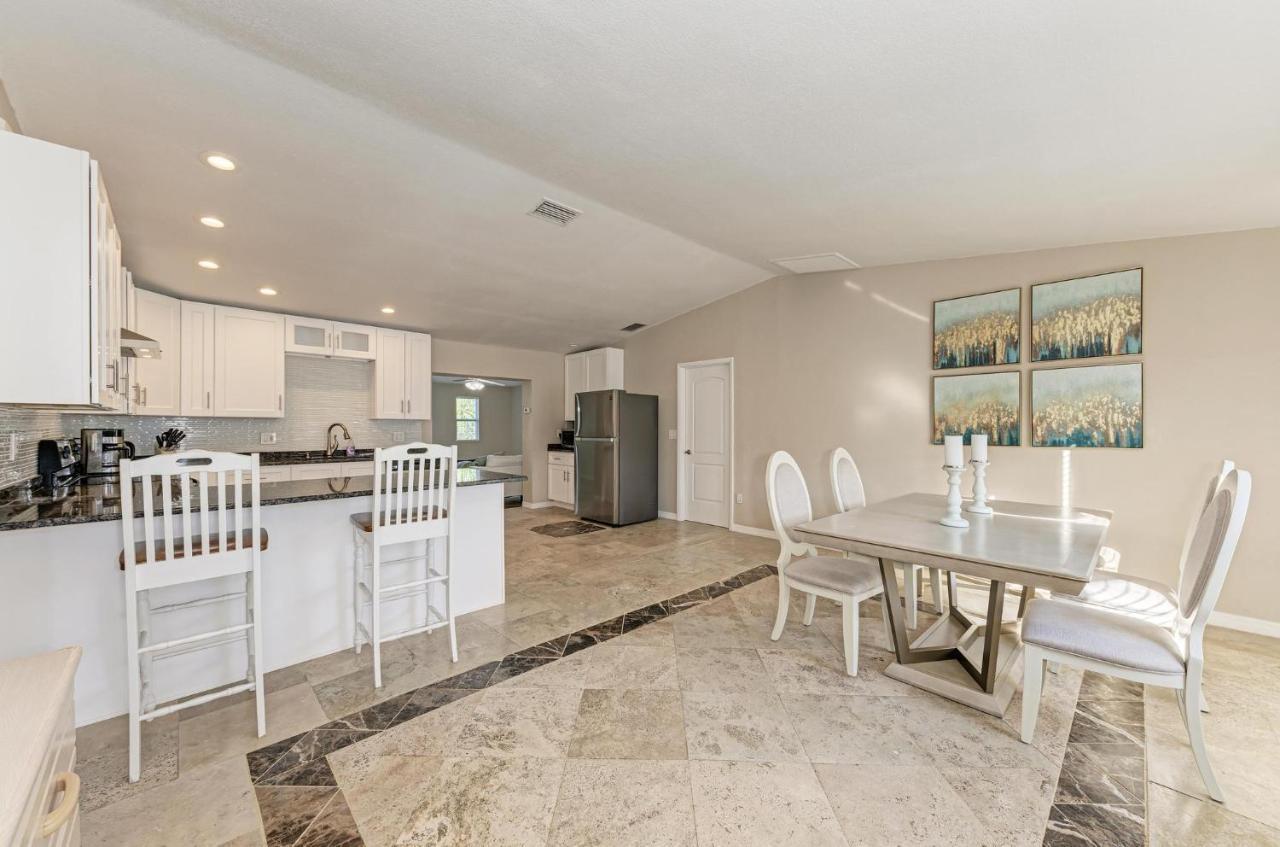 Holiday home Spacious House 3ml From The Beach And Downtown