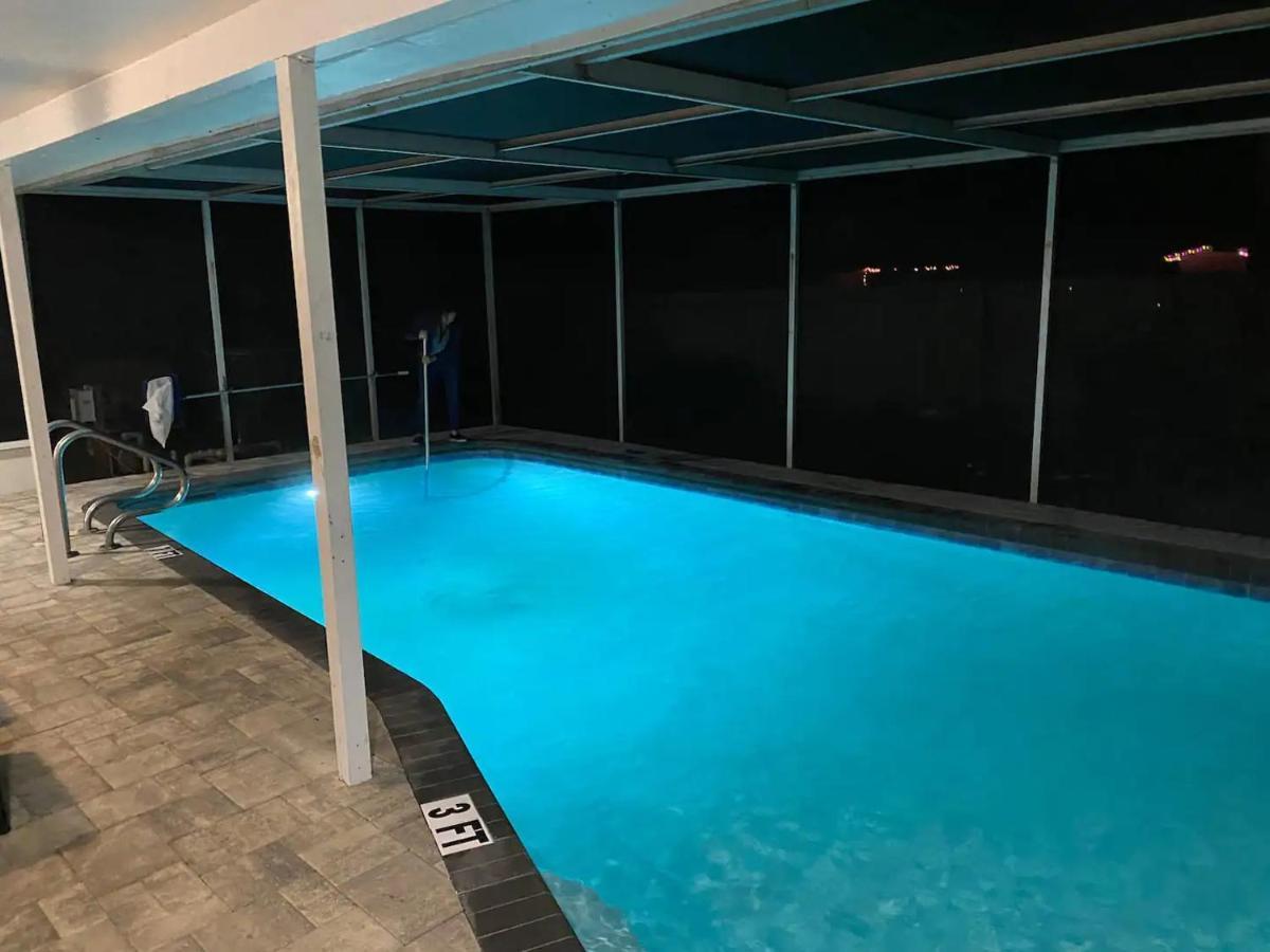 Holiday home Spacious 5 Bedrooms 3 Bathrooms Family-friendly With Heated Salt Pool *