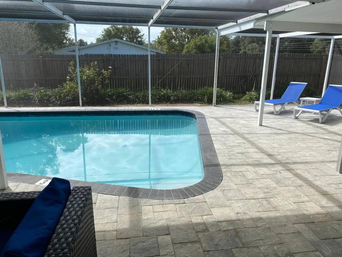 Holiday home Spacious 5 Bedrooms 3 Bathrooms Family-friendly With Heated Salt Pool