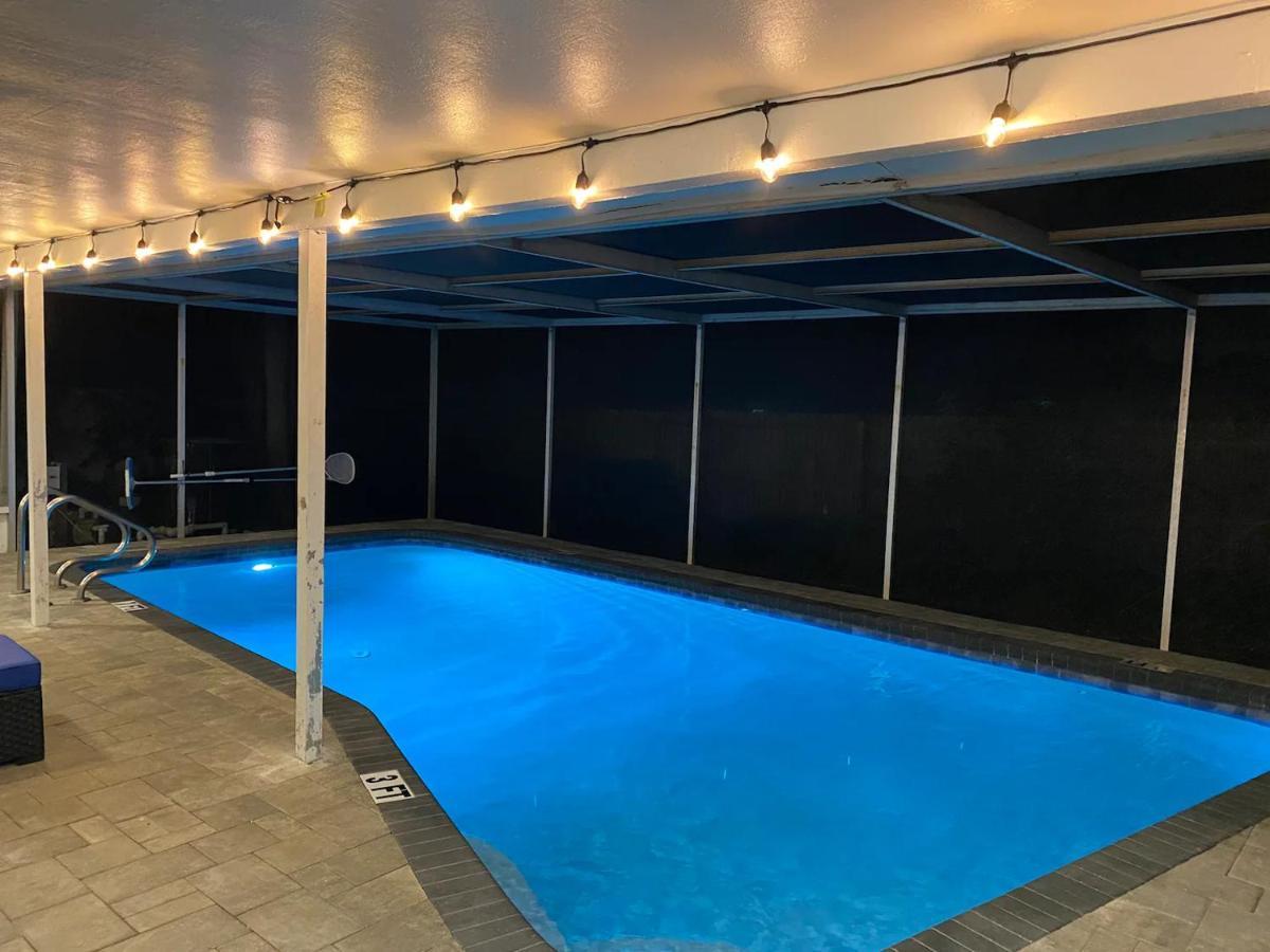 Holiday home Spacious 5 Bedrooms 3 Bathrooms Family-friendly With Heated Salt Pool *