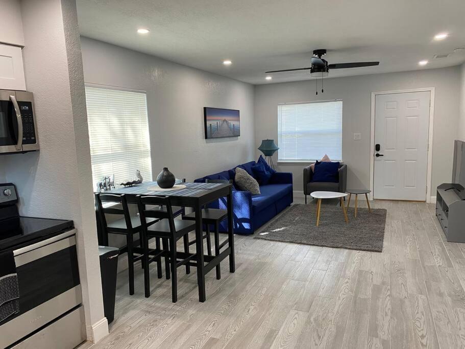 Charming 2-beds With Private Backyard Clearwater