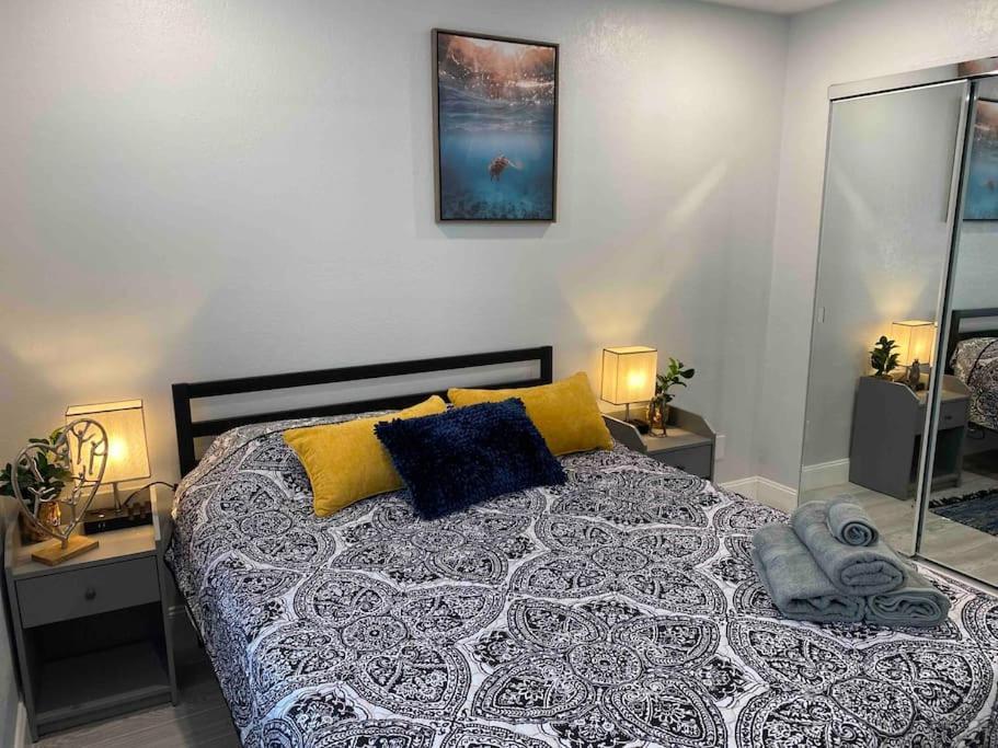 Charming 2-beds With Private Backyard Holiday home