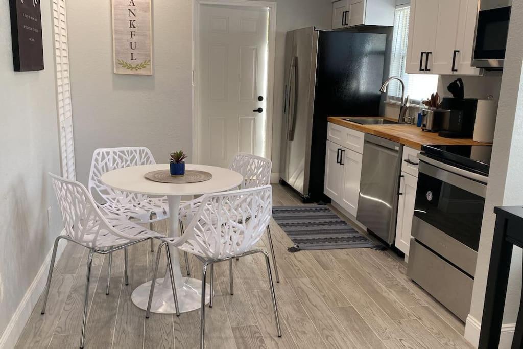 Holiday home Charming 2-beds With Private Backyard *