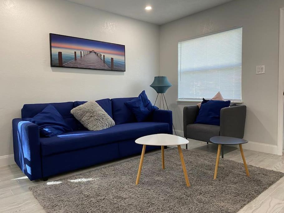 Charming 2-beds With Private Backyard *