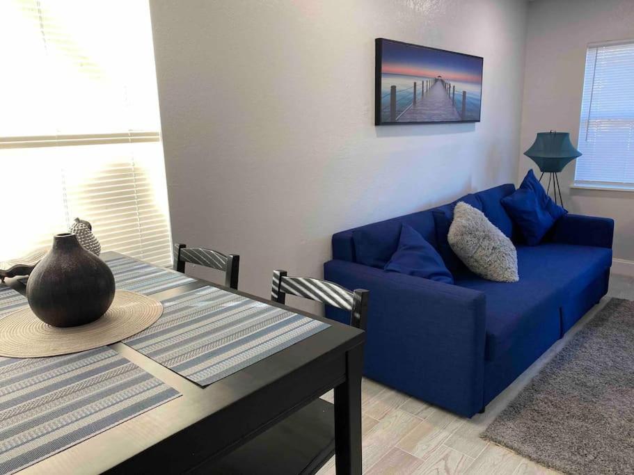 Charming 2-beds With Private Backyard *