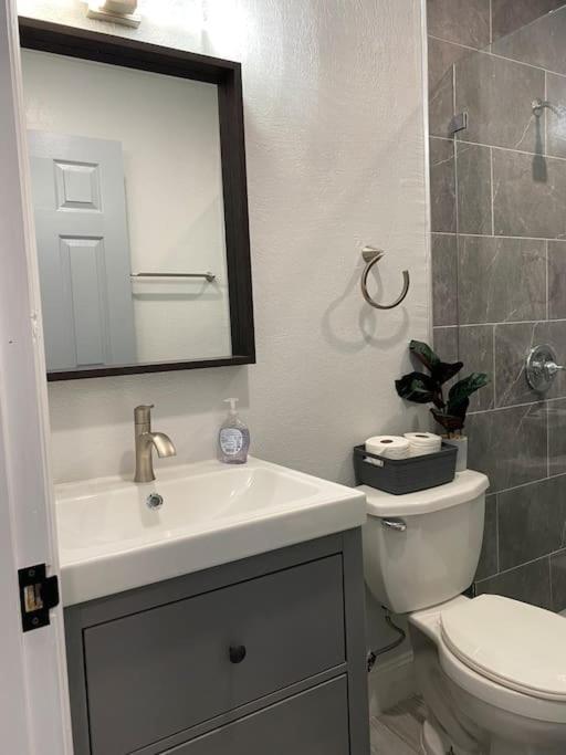 Charming 2-beds With Private Backyard *