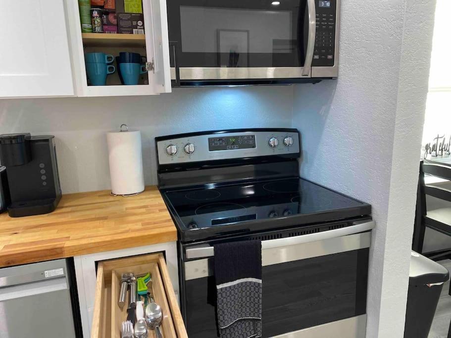 Charming 2-beds With Private Backyard Clearwater