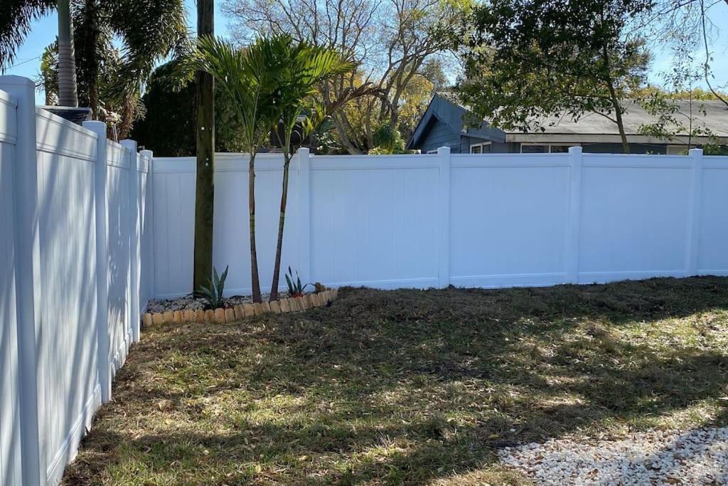 Charming 2-beds With Private Backyard Clearwater