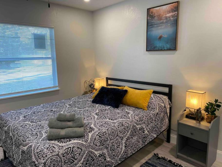Charming 2-beds With Private Backyard Holiday home *