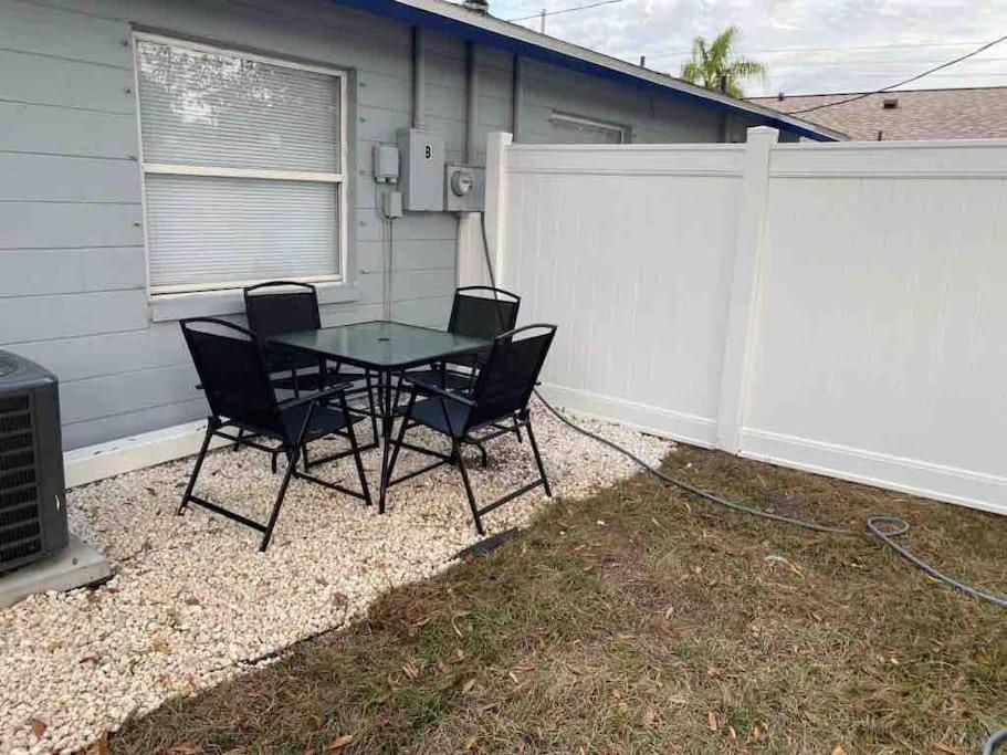 Charming 2-beds With Private Backyard Holiday home *