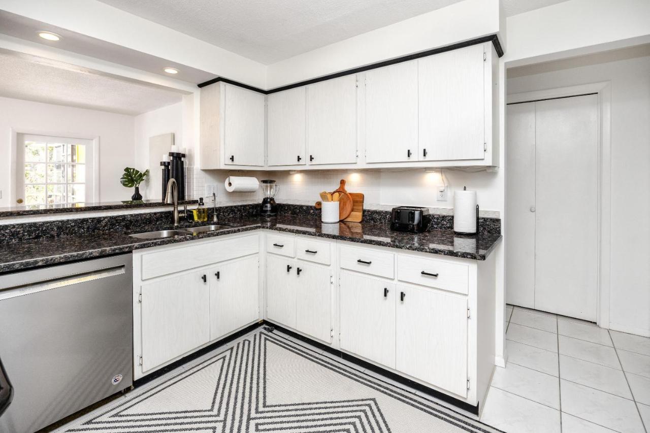 - Gorgeous With Heated Pool Holiday home *