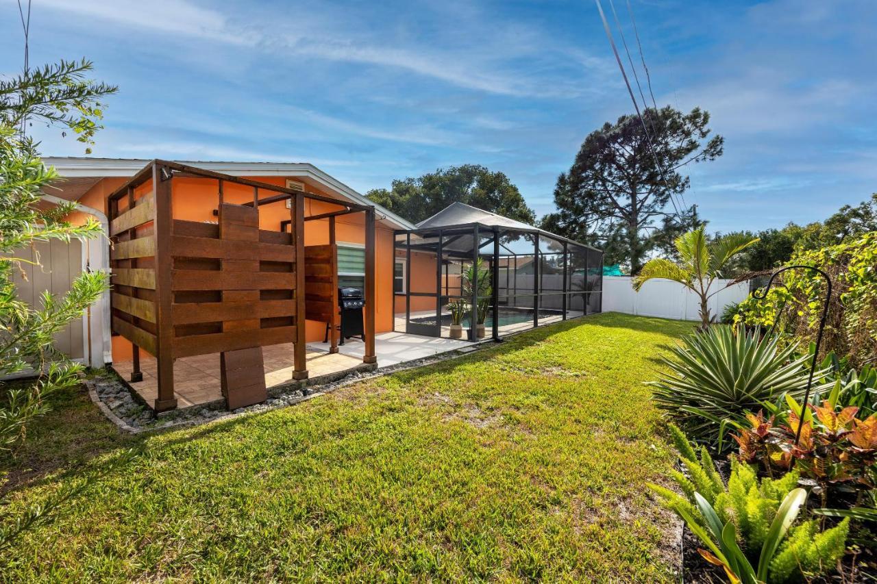 - Gorgeous With Heated Pool Holiday home *