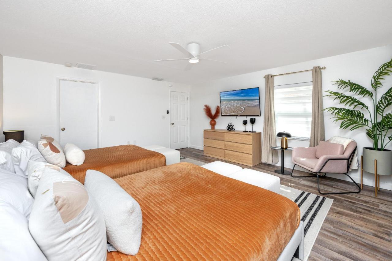 Holiday home - Gorgeous With Heated Pool *
