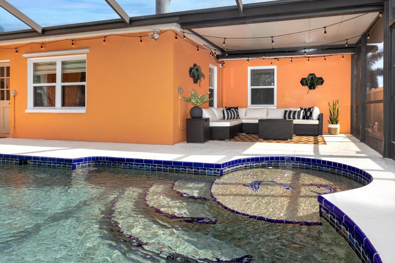 - Gorgeous With Heated Pool Holiday home *