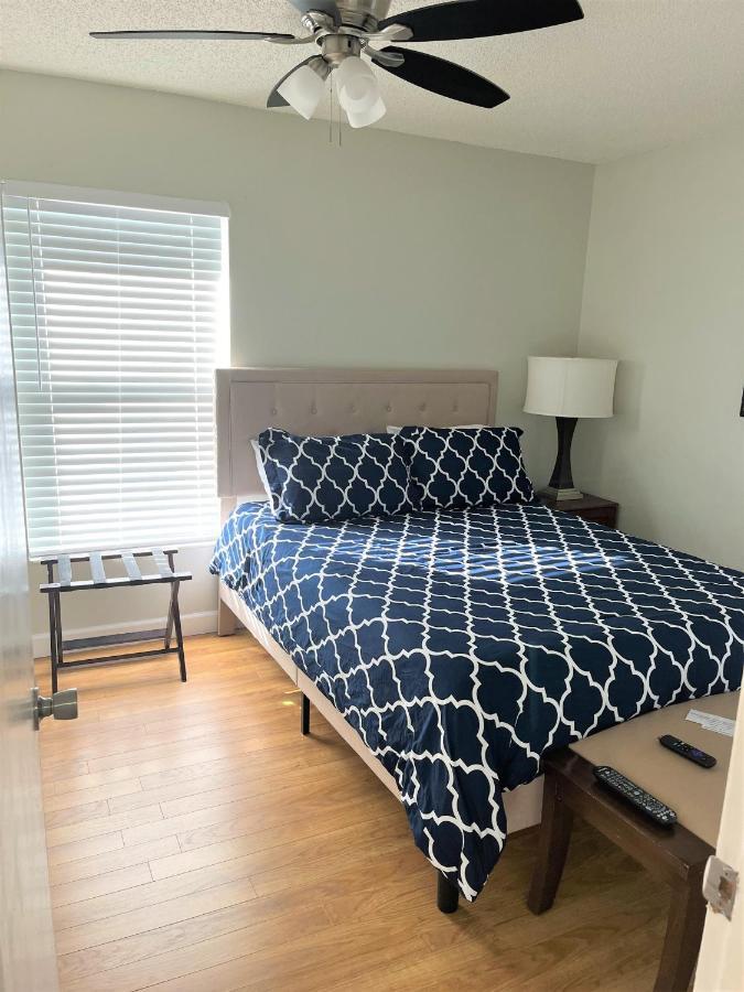Cheerful 3 Bedroom Mins From Holiday home