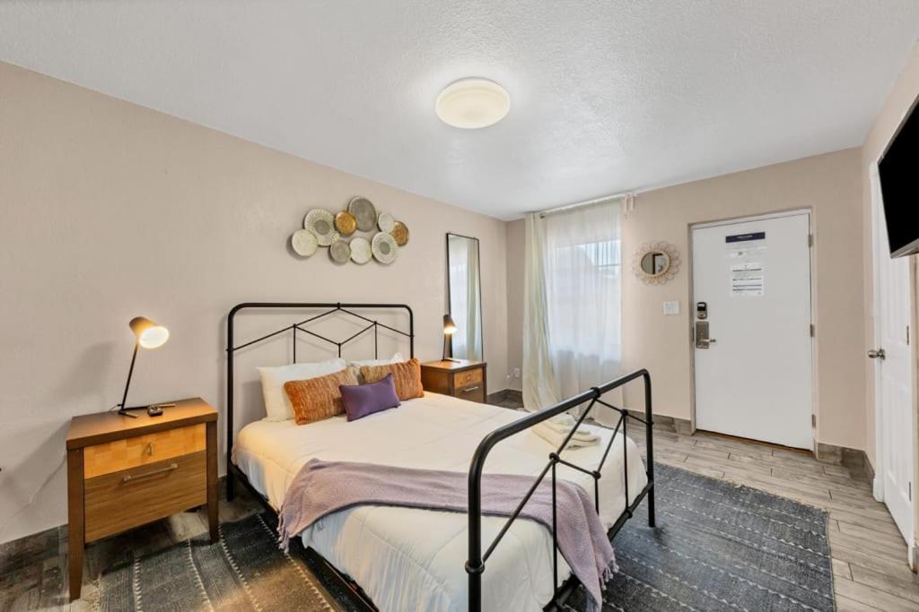 By Beach Studio With Pool And Parking Apartment Clearwater