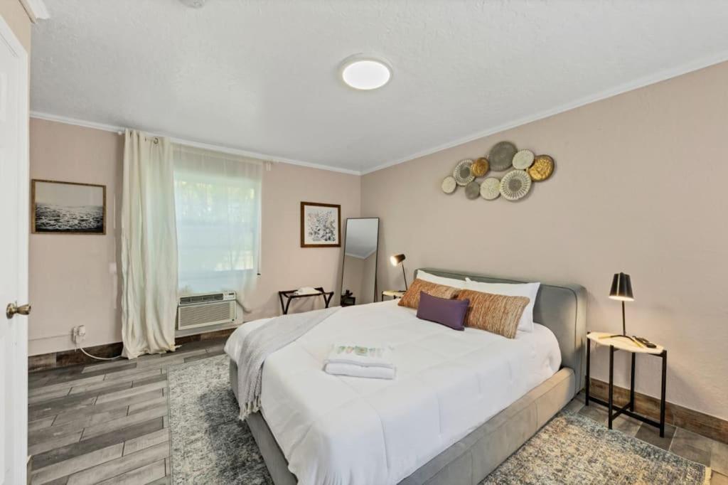 By Beach With Pool And Parking Apartment