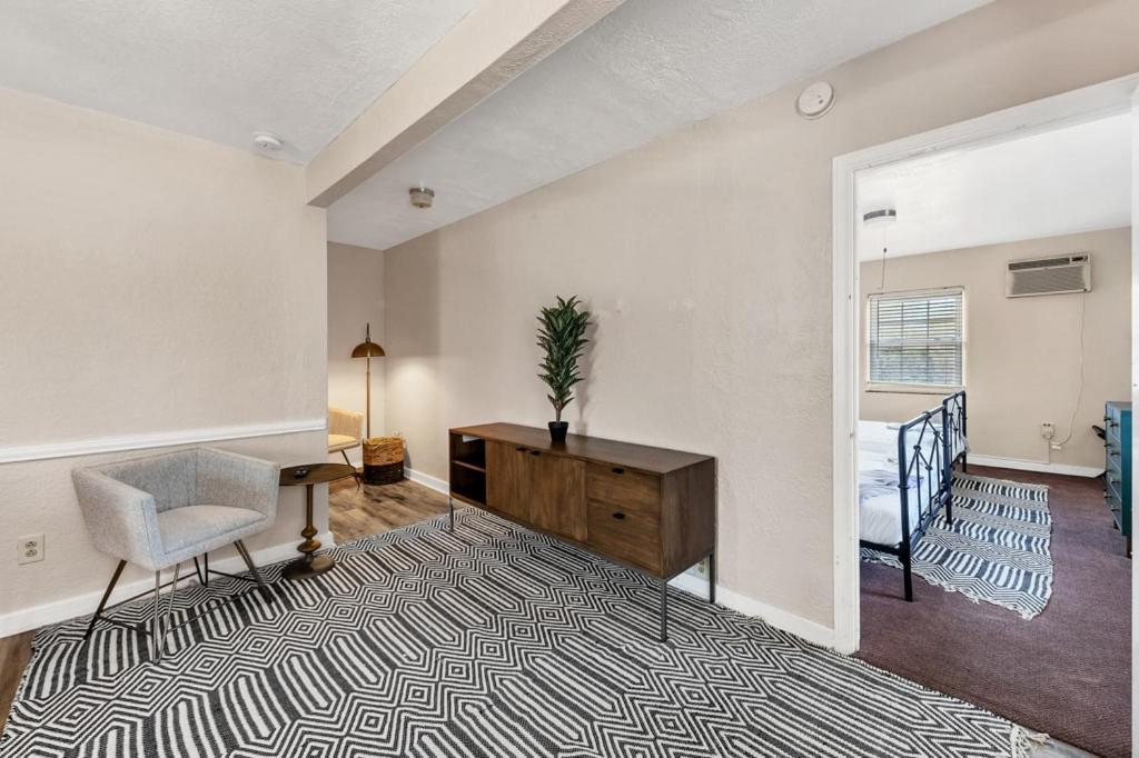 Refurbished Studio With Pool And Parking * Clearwater