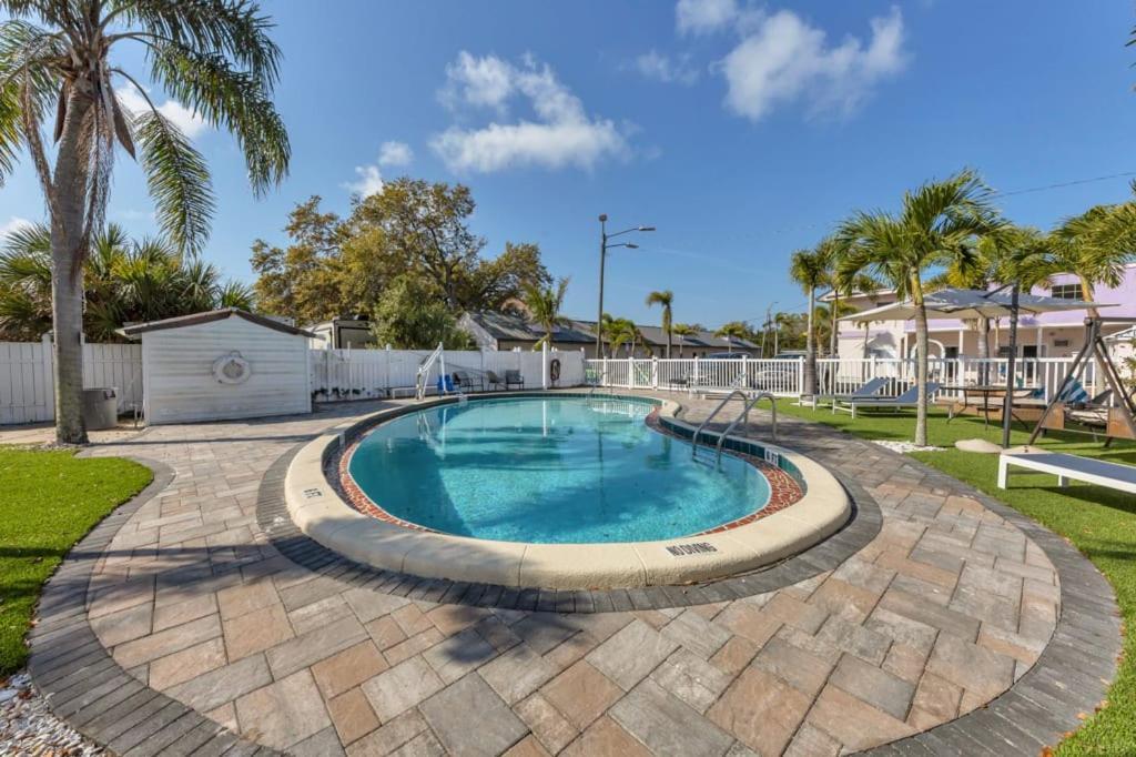 Apartment Beach Side Studio With Pool And Parking