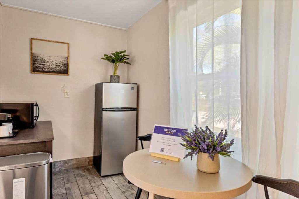 By Beach Studio With Pool And Parking Apartment *