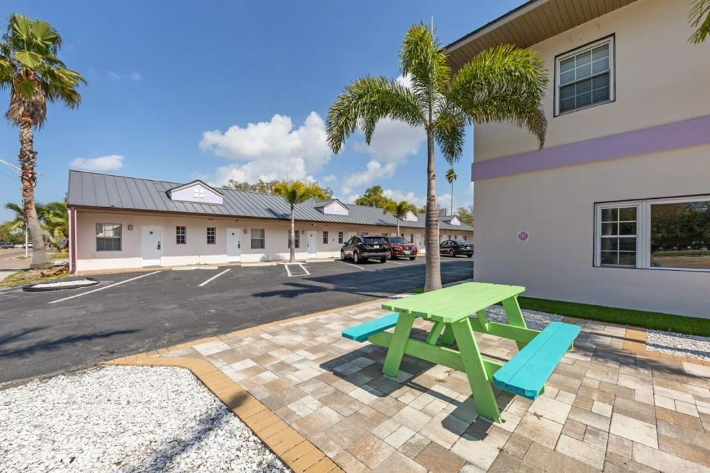 Beach Side Studio With Pool And Parking * Clearwater