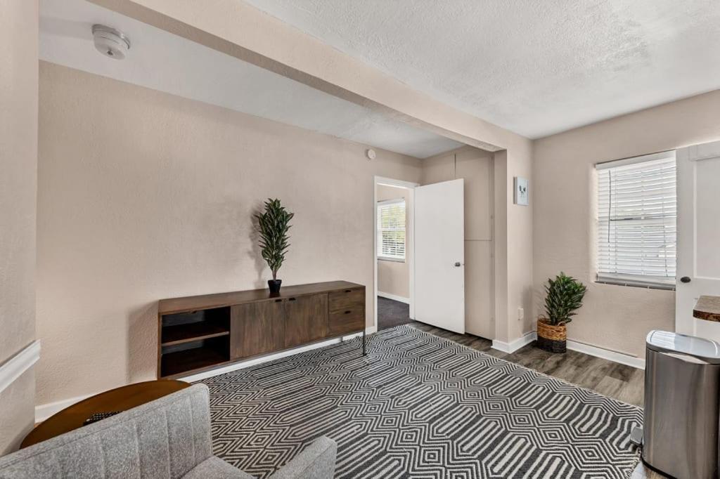 Apartment Refurbished Studio With Pool And Parking
