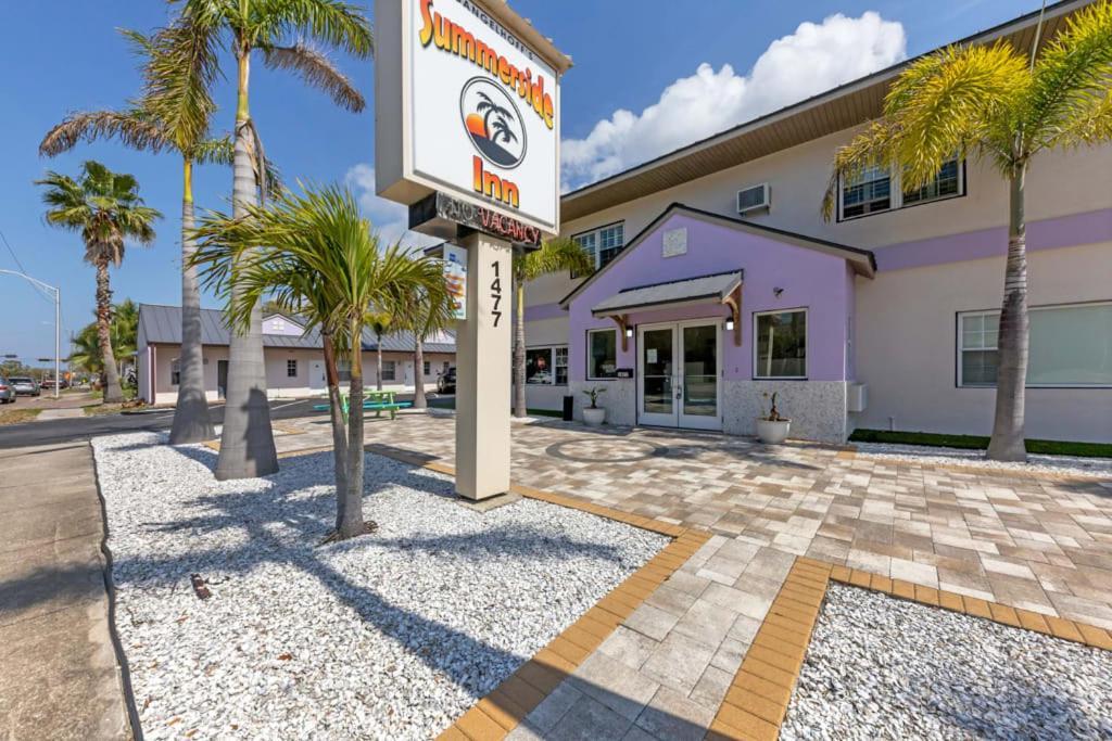 Apartment By Beach With Pool And Parking Clearwater