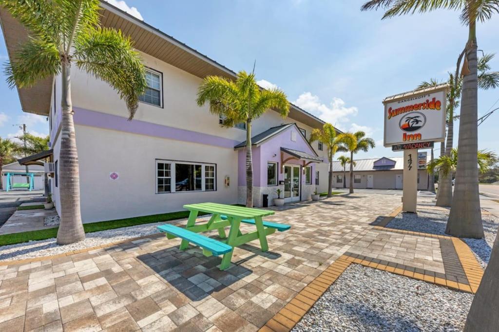 Apartment By Beach Studio With Pool And Parking