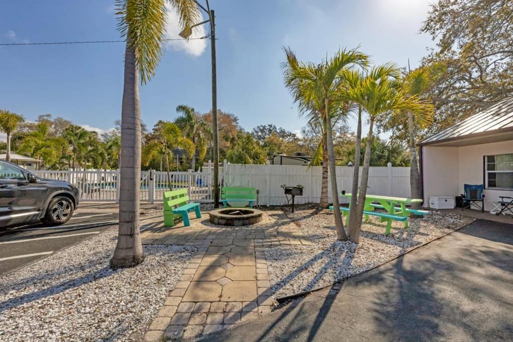 Beach Side Studio With Pool And Parking Apartment Clearwater