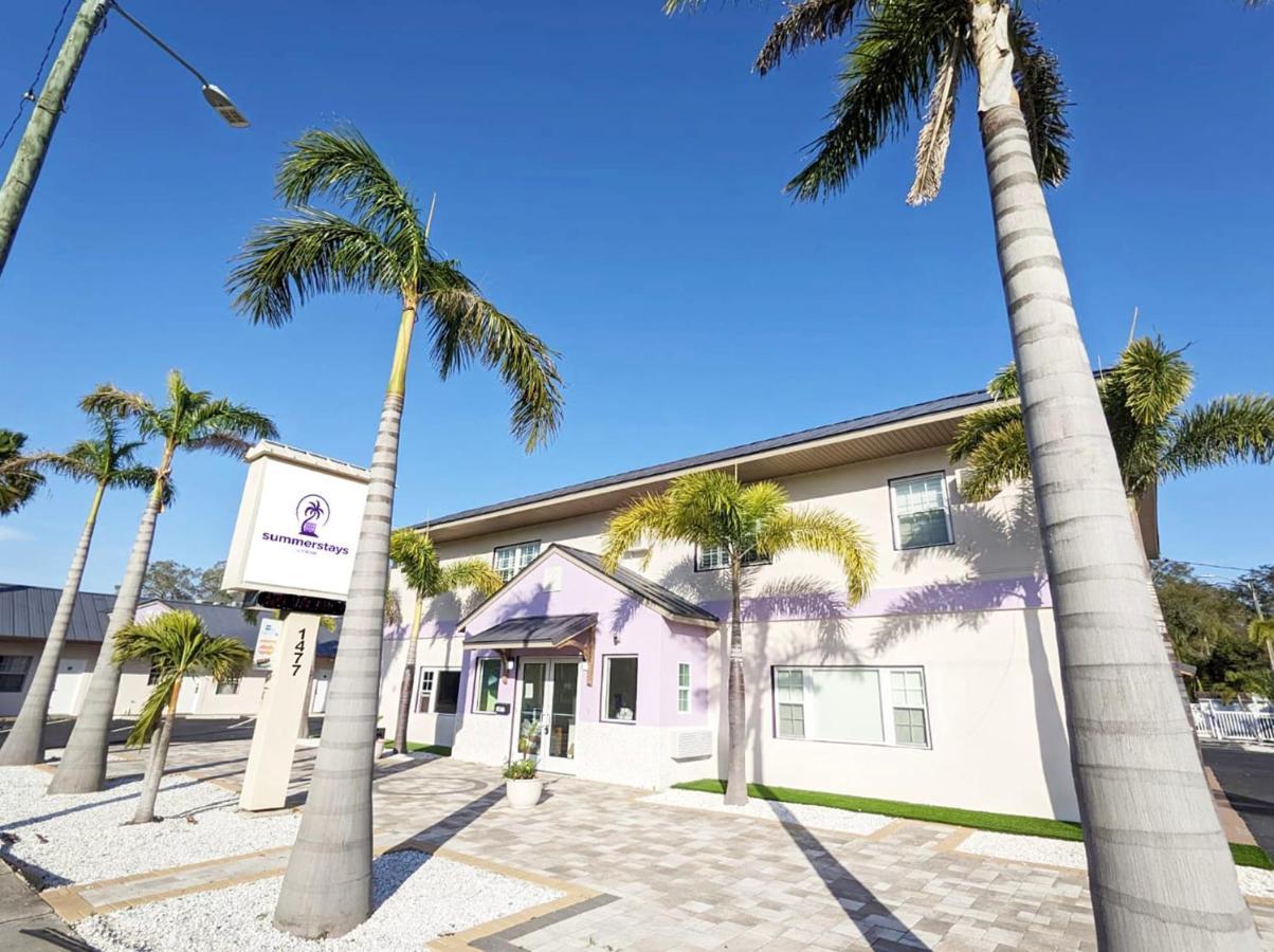 Beach Side Studio With Pool And Parking
