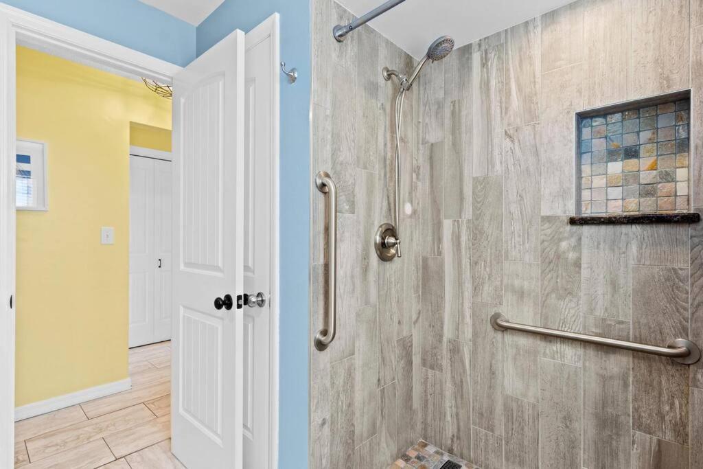 Perfect For Family Gatherings With A Heated Pool! - Clearwater's Clear Choice Clearwater