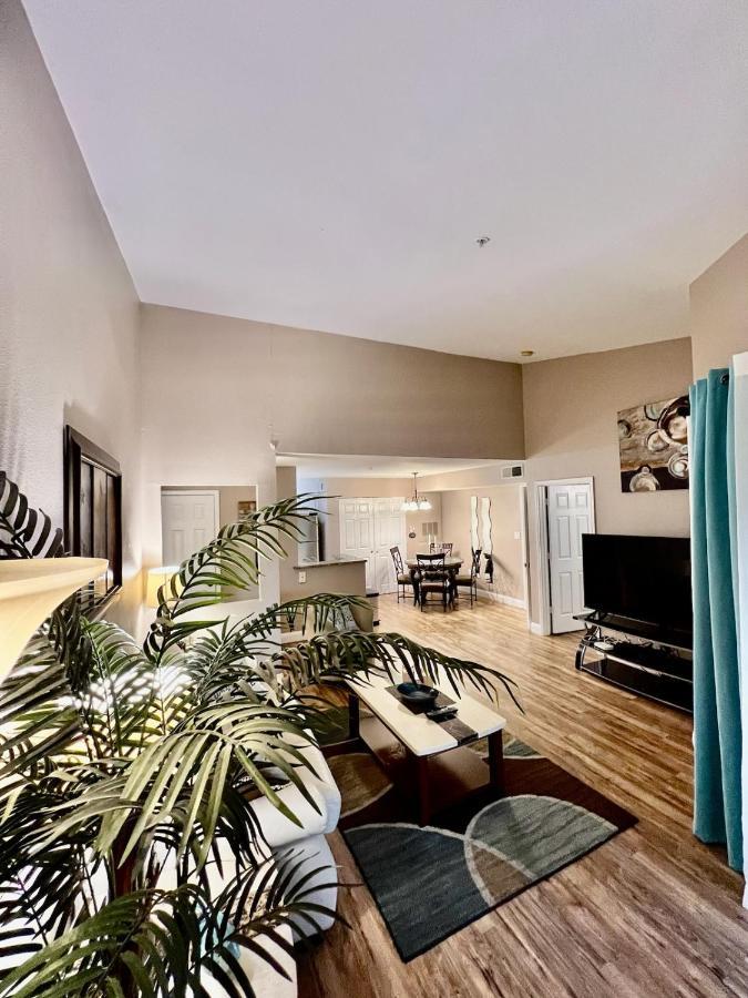 Dream Vacation Lovely Minutes From King Bed Heated Pool Gym Clearwater