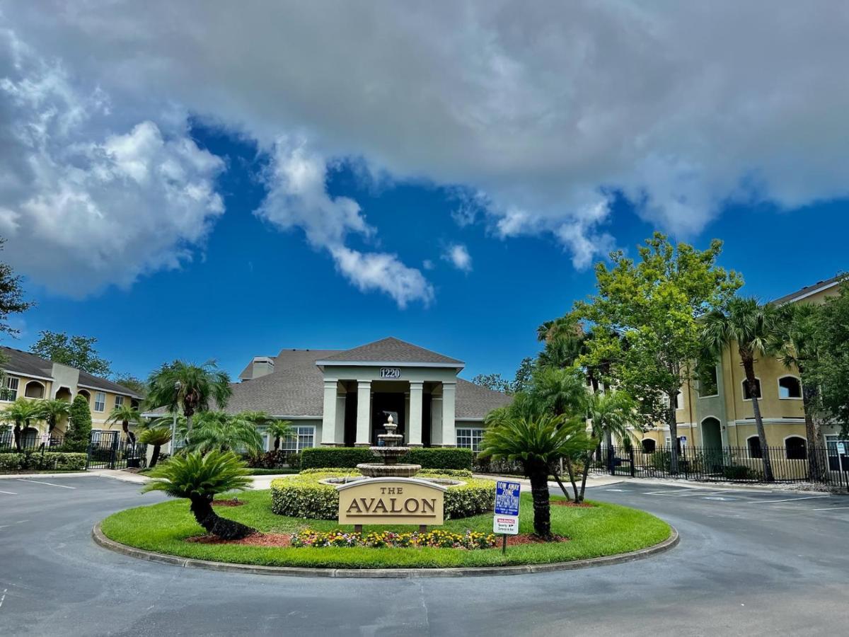 Dream Vacation Lovely Minutes From King Bed Heated Pool Gym Clearwater