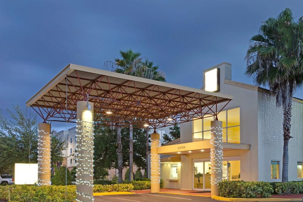 Clearwater Hotel *