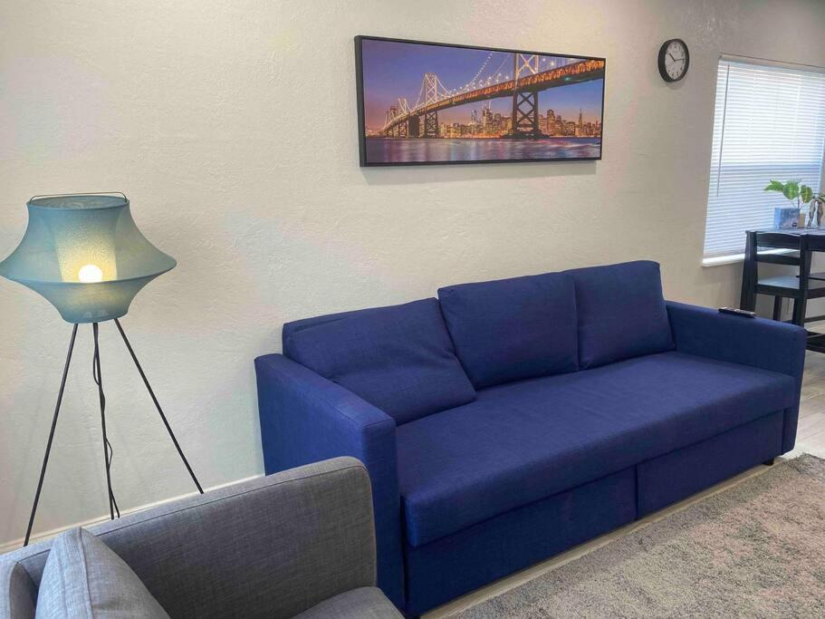 Lovely 2-bedrooms Apartment *