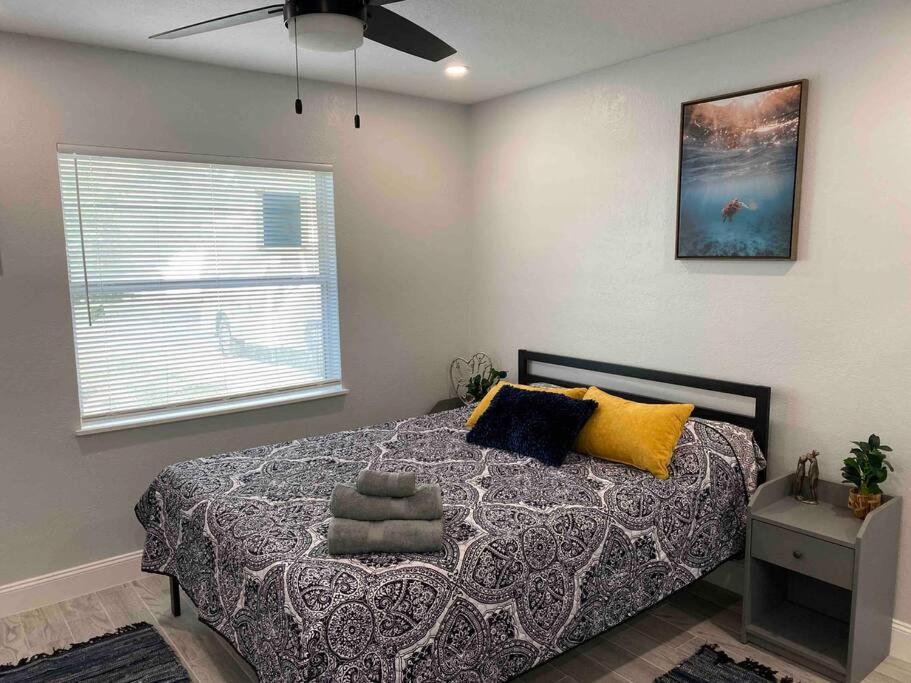 Charming 2-bedrooms With Private Backyard Apartment
