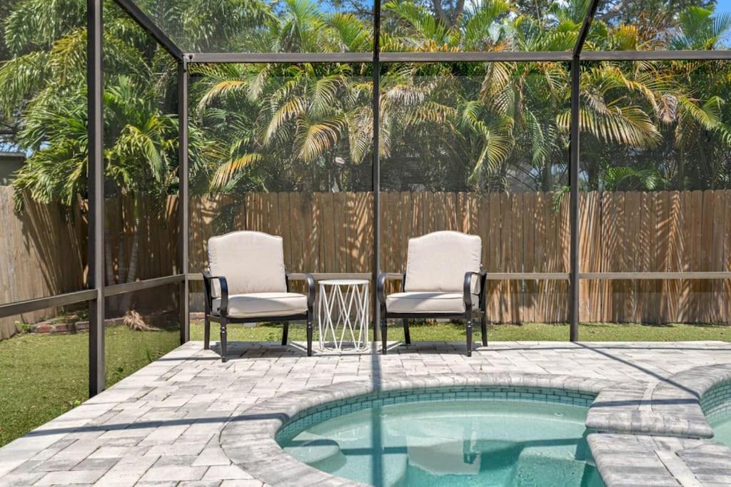 2 Story Pool Mins From The Holiday home *