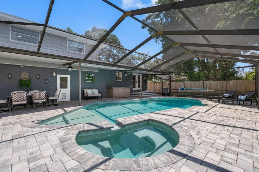 Holiday home 2 Story Pool Mins From The *